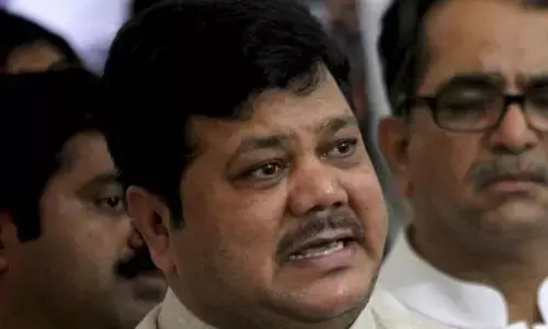 भाजपा विधायक दरेकर से फोन पर गाली गलौज, हिरासत में आरोपी - सोशल मीडिया पर वायरल