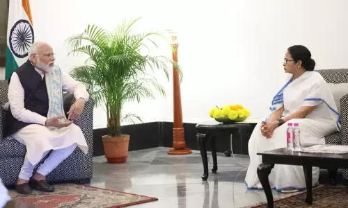 संदेशखाली विवाद के बीच CM ममता बनर्जी ने PM मोदी से की मुलाकात, जानें राजभवन में बैठक के दौरान किस बात पर हुई चर्चा