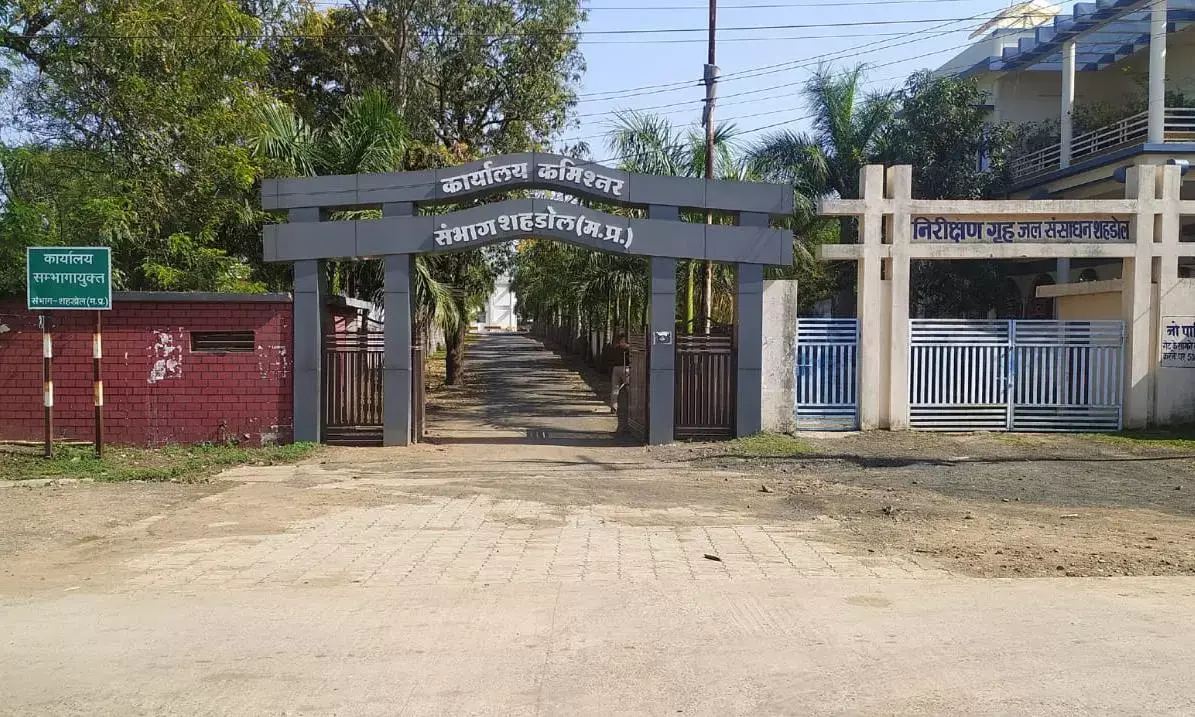 प्रभारी व्यवस्था ने बढ़ाई लोगों की परेशानी