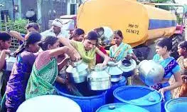 जलसंकट ,  महाराष्ट्र के 605 गांवों और 1496 बस्तियों में पड़ रही टैंकर की जरूरत