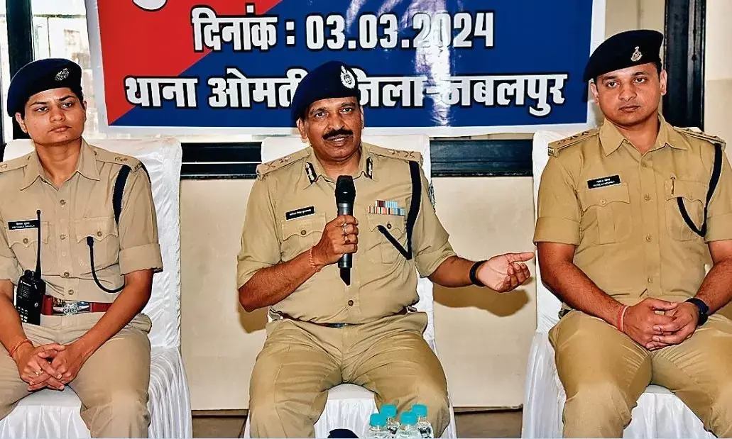 सुरक्षा को लेकर पुलिस से बताईं अपनी समस्याएँ
