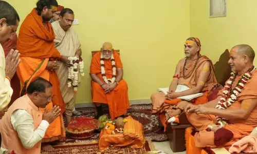 आशीर्वाद लेने बोरियाकला स्थित शंकराचार्य आश्रम पहुंचे मुख्यमंत्री श्री विष्णु देव साय आशीर्वाद लेने बोरियाकला स्थित शंकराचार्य आश्रम पहुंचे मुख्यमंत्री श्री विष्णु देव साय
