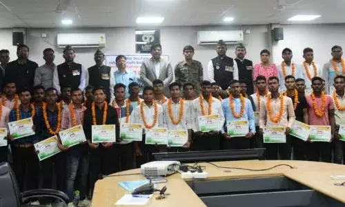 अग्निवीर हेतु चयनित जिले के 37 युवाओं को कलेक्टर और एसपी द्वारा किया गया सम्मानित