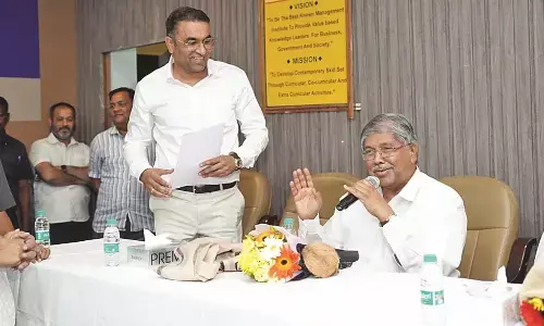 अभियांत्रिकी महाविद्यालयों के कर्मचारियों को जल्द बकाया वेतन-चंद्रकांत पाटील अभियांत्रिकी महाविद्यालयों के कर्मचारियों को जल्द बकाया वेतन-चंद्रकांत पाटील