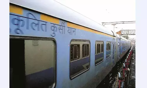 जबलपुर-पुणे रूट पर ट्रैफिक ज्यादा ट्रेनें कम, कन्फर्म टिकट की मारामारी जबलपुर-पुणे रूट पर ट्रैफिक ज्यादा ट्रेनें कम, कन्फर्म टिकट की मारामारी