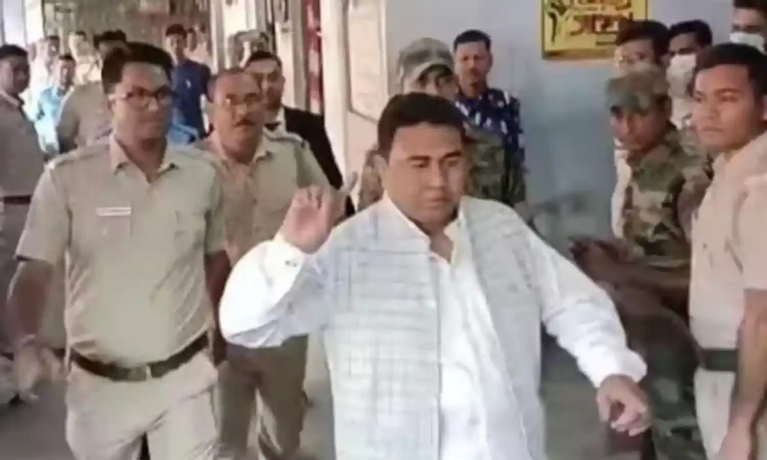 हाईकोर्ट के आदेश पर शाहजहां को हिरासत में लेने पहुंची सीबीआई की टीम खाली हाथ लौटी, बंगाल पुलिस ने सौंपने से किया इनकार