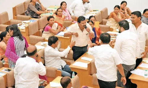 जिप की सभा में हंगामा , जनसुविधा, नागरी सुविधा के प्रस्तावों की होगी जांच