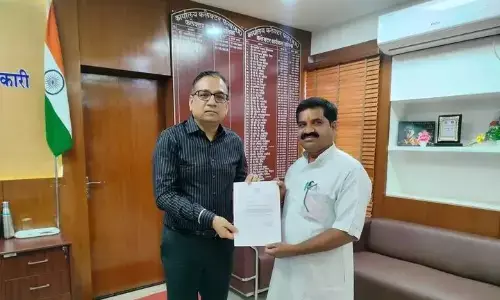 ओलावृष्टि से नष्ट हुई फसलों को लेकर विधायक ने कलेक्टर को सौंपा पत्र ओलावृष्टि से नष्ट हुई फसलों को लेकर विधायक ने कलेक्टर को सौंपा पत्र