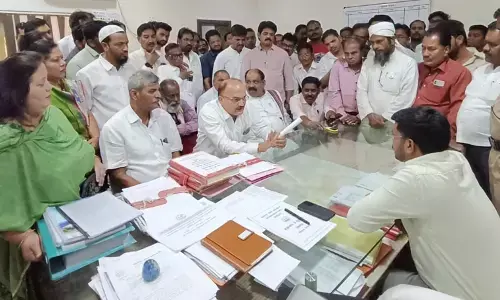 छोटों के नल कनेक्शन काटे, बड़ों के छोड़े,  मजीप्रा के कार्यकारी अभियंता का घेराव छोटों के नल कनेक्शन काटे, बड़ों के छोड़े,  मजीप्रा के कार्यकारी अभियंता का घेराव