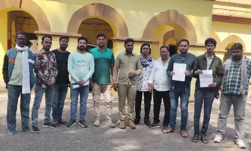 बीच-बचाव करने वालों के विरूद्ध मामला दर्ज होने के खिलाफ एसपी को सौंपा गया मांग पत्र बीच-बचाव करने वालों के विरूद्ध मामला दर्ज होने के खिलाफ एसपी को सौंपा गया मांग पत्र