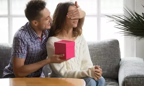 महिला दिवस के मौके पर गिफ्ट देकर अपनो को करें खूश, यहां रहे बेहतरीन आइडियाज महिला दिवस के मौके पर गिफ्ट देकर अपनो को करें खूश, यहां रहे बेहतरीन आइडियाज