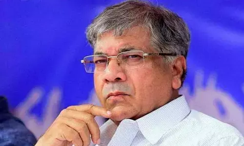 महाविकास आघाड़ी में 15 सीटों को लेकर जारी विवाद थमने पर करेंगे बैठक - आंबेडकर