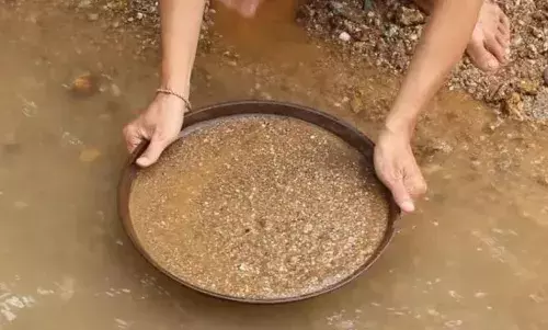 भारत में मौजूद इस नदी में बहता है सोना, एकत्रित करने के लिए लोगों की लगती है भीड़, जानिए कहां है यह अनोखी नदी