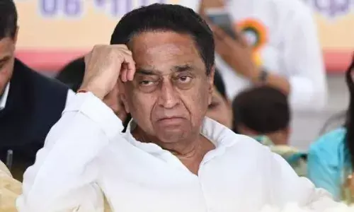 कमलनाथ के गढ़ छिंदवाड़ा में कांग्रेस को लगा बड़ा झटका, 7 पार्षदों ने थामा बीजेपी का दामन, विजयवर्गीय ने दिलाई सदस्यता कमलनाथ के गढ़ छिंदवाड़ा में कांग्रेस को लगा बड़ा झटका, 7 पार्षदों ने थामा बीजेपी का दामन, विजयवर्गीय ने दिलाई सदस्यता