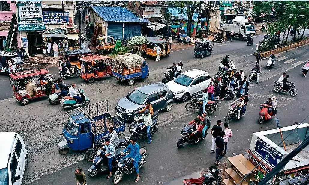 साँप-सीढ़ी के खेल जैसा बहोराबाग चौक का ट्रैफिक, यहाँ नहीं चलता यातायात का नियम