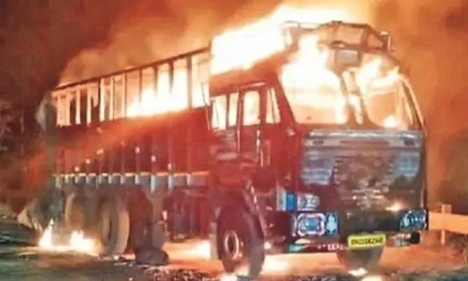 चालक ने ही लाखों की हल्दी चुरा फूंका ट्रक, जली हल्दी देख चोरी का पर्दाफाश