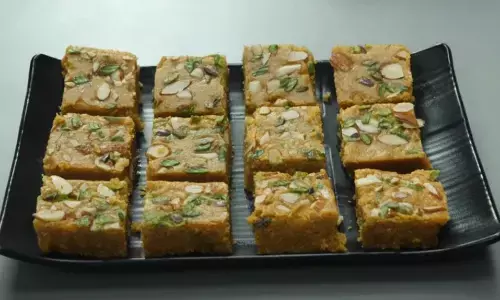 भगवान शिव को अर्पित करने के लिए घर पर तैयार करें भोग, यहां जानिए मोहनथाल की पूरी रेसिपी भगवान शिव को अर्पित करने के लिए घर पर तैयार करें भोग, यहां जानिए मोहनथाल की पूरी रेसिपी