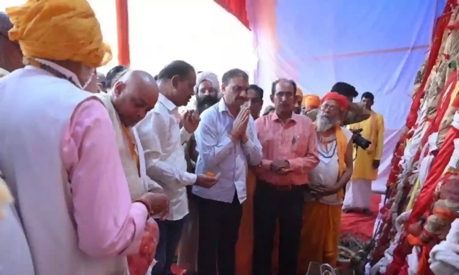 राजिम कुंभ कल्प में वैष्णव नागाओं ने की निशान पूजा