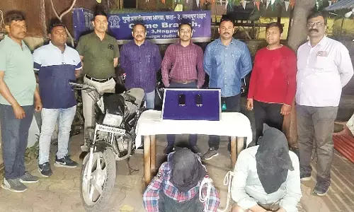छीना गया मोबाइल गिरवी रखने वाले दो आरोपियों को पुलिस ने किया गिरफ्तार छीना गया मोबाइल गिरवी रखने वाले दो आरोपियों को पुलिस ने किया गिरफ्तार
