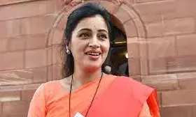 सांसद नवनीत राणा को धमकी देने के मामले में ओवैसी का हो सकता है हाथ, जांच की जाए सांसद नवनीत राणा को धमकी देने के मामले में ओवैसी का हो सकता है हाथ, जांच की जाए