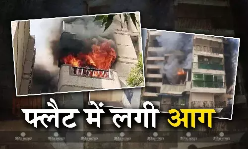 उत्तर प्रदेश में ग्रेटर नोएडा के 16 एवेन्यू इमारत के दो फ्लैट में लगी आग, कई लोगों के फंसे होने की आशंका
