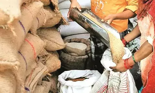 साढ़े 84 हजार महिलाओं को मिलेगी राशन के साथ साड़ी, रोटी के साथ मिलेगा कपड़ा