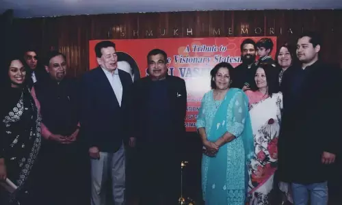 तत्कालीन दूरसंचार मंत्री वसंत साठे को जाता है भारत में रंगीन टीवी की शुरुआत का श्रेय - गडकरी तत्कालीन दूरसंचार मंत्री वसंत साठे को जाता है भारत में रंगीन टीवी की शुरुआत का श्रेय - गडकरी