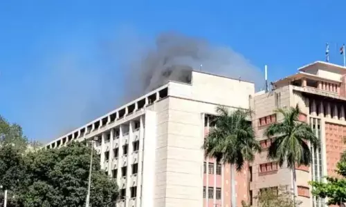 वल्लभ भवन में लगी पर पाया गया काबू, सीएम डॉ मोहन यादव ने दिए जांच के आदेश वल्लभ भवन में लगी पर पाया गया काबू, सीएम डॉ मोहन यादव ने दिए जांच के आदेश