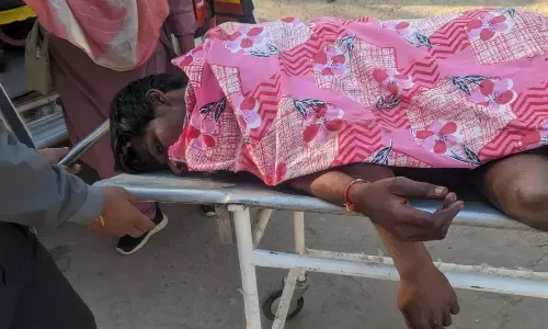 पिता की डांट से नाराज बेटे ने गोली मारकर की खुदकुशी की कोशिश पिता की डांट से नाराज बेटे ने गोली मारकर की खुदकुशी की कोशिश