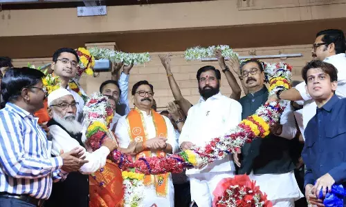 उद्धव ठाकरे को झटका, सीएम शिंदे की शिवसेना में शामिल हुए रवींद्र वायकर उद्धव ठाकरे को झटका, सीएम शिंदे की शिवसेना में शामिल हुए रवींद्र वायकर