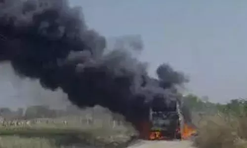 मातम में बदली खुशियां, हाईटेंशन तार की चपेट में आई बारातियों से भरी बस, जिंदा जले कई लोग