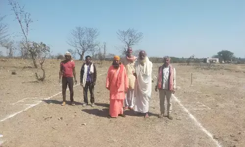 श्रीरामजानकी मंदिर की जिम्मेदारी लेते ही चिरैया बाबा ने गौशाला निर्माण की रखी नींव श्रीरामजानकी मंदिर की जिम्मेदारी लेते ही चिरैया बाबा ने गौशाला निर्माण की रखी नींव