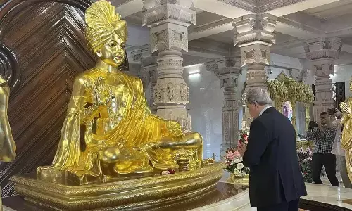 न्यूजीलैंड के उप प्रधानमंत्री पीटर्स ने स्वामीनारायण अक्षरधाम मंदिर का किया दौरा न्यूजीलैंड के उप प्रधानमंत्री पीटर्स ने स्वामीनारायण अक्षरधाम मंदिर का किया दौरा