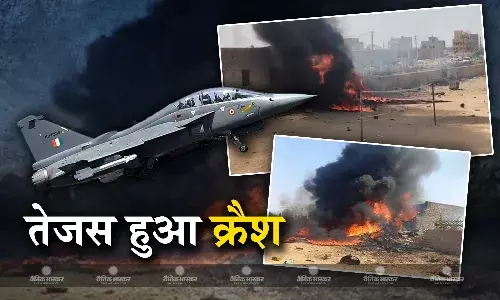 जैसलमेर में क्रैश हुआ भारतीय वायुसेना का तेजस एयरक्राफ्ट, पायलट ने कूदकर बचाई अपनी जान