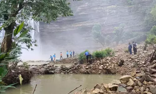 अवैध हीरा खदानों से बृहस्पति कुण्ड की सुरक्षा खतरे में, पन्ना तथा सतना के अधिपत्य क्षेत्र में बाघिन नदी में स्थित है बृहस्पति कुण्ड अवैध हीरा खदानों से बृहस्पति कुण्ड की सुरक्षा खतरे में, पन्ना तथा सतना के अधिपत्य क्षेत्र में बाघिन नदी में स्थित है बृहस्पति कुण्ड