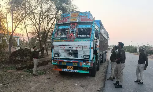 आबकारी उड़नदस्ता द्वारा सीमावर्ती क्षेत्र में की गई वाहन चैकिंग आबकारी उड़नदस्ता द्वारा सीमावर्ती क्षेत्र में की गई वाहन चैकिंग