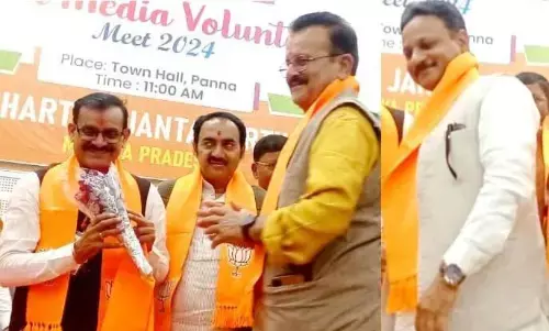 कांग्रेस के दो बडे नेता रविन्द्र शुक्ल व मनोज केसरवानी भाजपा में शामिल कांग्रेस के दो बडे नेता रविन्द्र शुक्ल व मनोज केसरवानी भाजपा में शामिल