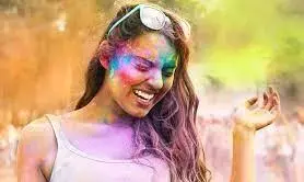 त्वचा को रंगों के दुष्प्रभाव से बचाने के लिए होली खेलने से पहले करें ये काम