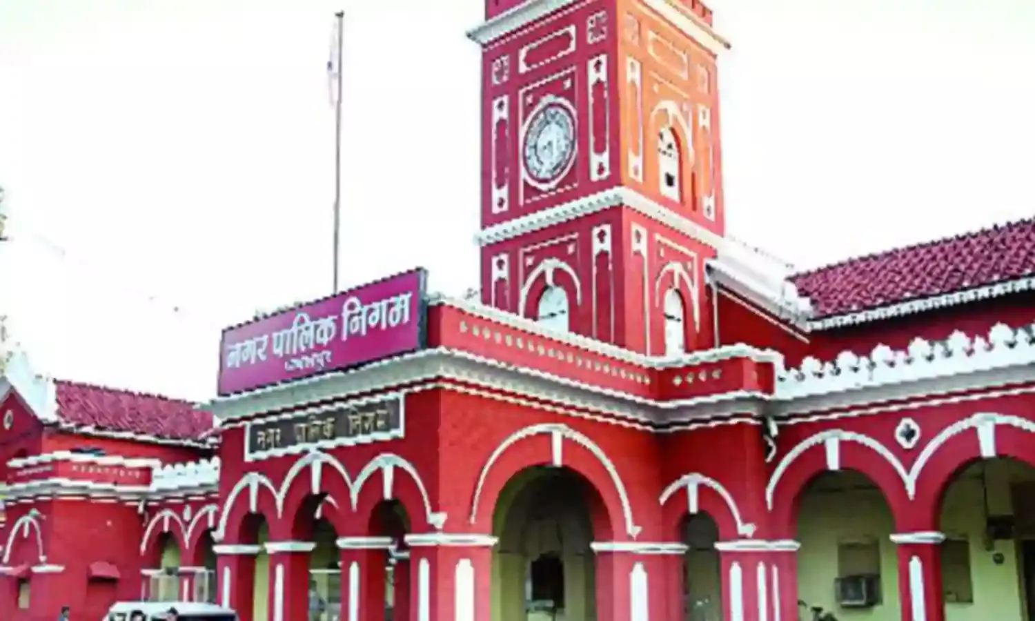ननि की आर्थिक बदहाली पर पार्षदों ने भीख माँगकर किया प्रदर्शन