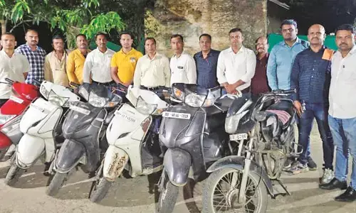 वाहन चोर गिरोह पकड़ाया , आरोपियों में 5 नाबालिग शामिल , चोरी के 8 मामले उजागर