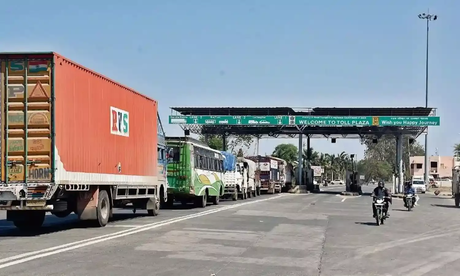 75 फीसदी सड़क बदहाल उसके बाद भी 3 साल से धड़ल्ले से मण्डला रोड पर टोल की हो रही वसूली