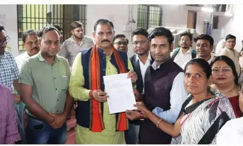 स्वास्थ्य विभाग के बर्खास्त 05 हजार कर्मी हुये बहाल और 25 हजार कर्मियों को मिला रूका वेतन स्वास्थ्य विभाग के बर्खास्त 05 हजार कर्मी हुये बहाल और 25 हजार कर्मियों को मिला रूका वेतन