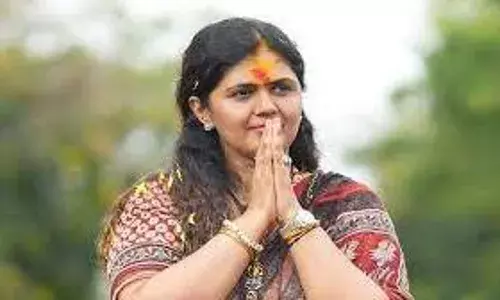 पंकजा मुंडे ने कहा - प्रीतम का टिकट कटने का दुख हमेशा रहेगा, पूरी तरह खुश नहीं