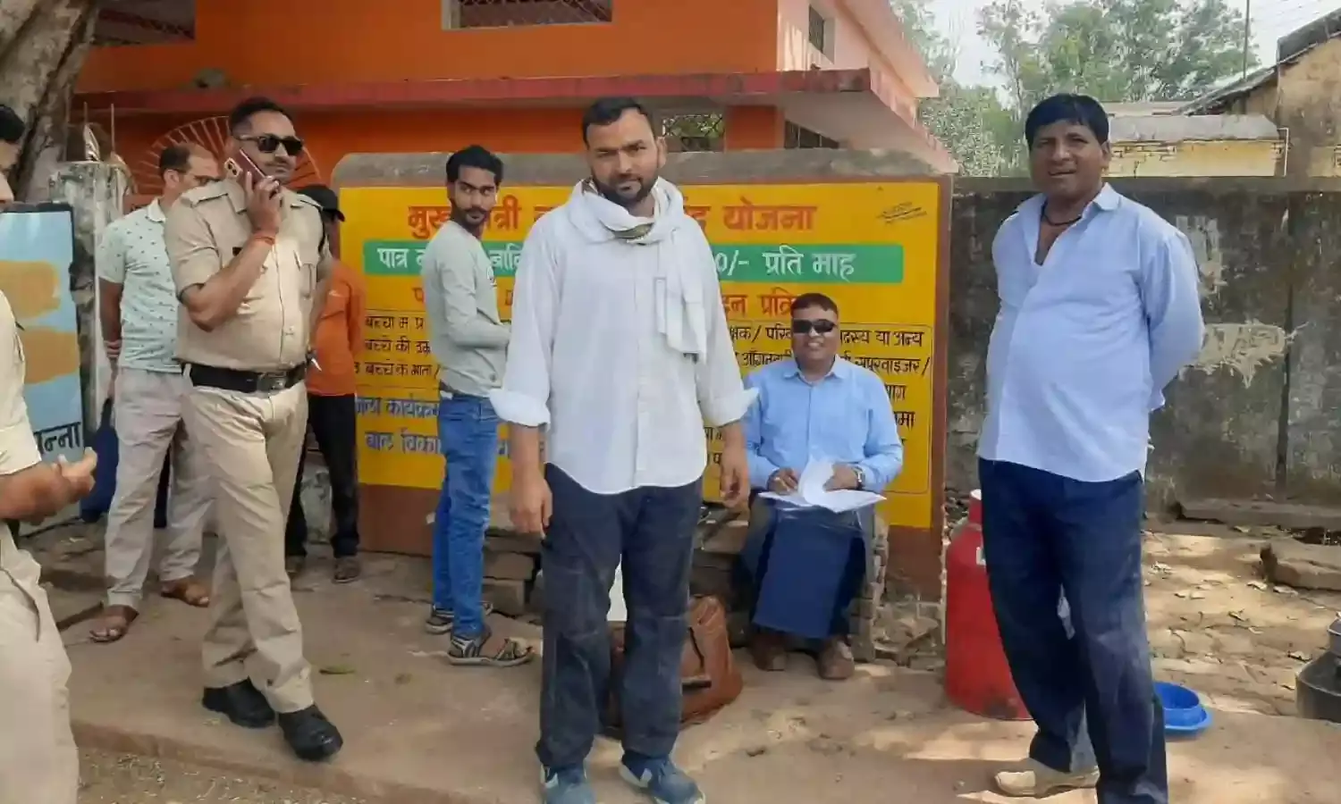 खाद्य विभाग ने दूग्ध विक्रेताओं से लिए दूध के सैम्पल