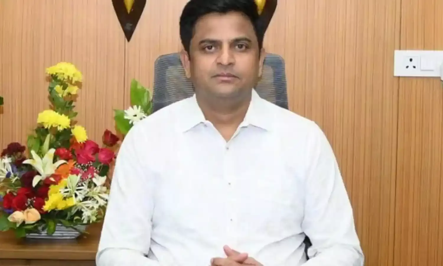 किस्सा कुर्सी का,  सुबह 10 बजे कापड़णीस ने चार्ज लिया, 12 बजे पवार ले आए स्टे