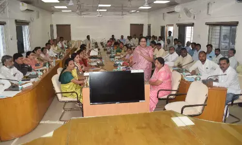 सीवरेज, स्वच्छता, स्ट्रीट लाइट को लेकर बिफरे पार्षद, महापौर से पूछे सवाल, हंगामे के बीच 283 करोड़ का बजट प्रस्ताव पारित