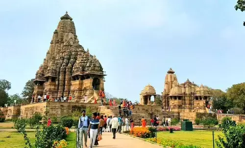 चुनावी तारीखों के ऐलान के साथ चुनाव आचार संहिता लागू, ससंदीय क्षेत्र खजुराहो में 26 अप्रैल को होगा मतदान चुनावी तारीखों के ऐलान के साथ चुनाव आचार संहिता लागू, ससंदीय क्षेत्र खजुराहो में 26 अप्रैल को होगा मतदान