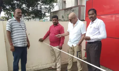 जमीन में दफन बबरिया नहर के सीमांकन से हड़कंप, राजस्व व नगर पालिका की टीम ने शुरु की नापजोख