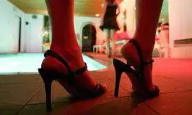 सैलून की आड़ में देह व्यापार, संचालिका गिरफ्तार, पैसों का दिया था लालच सैलून की आड़ में देह व्यापार, संचालिका गिरफ्तार, पैसों का दिया था लालच