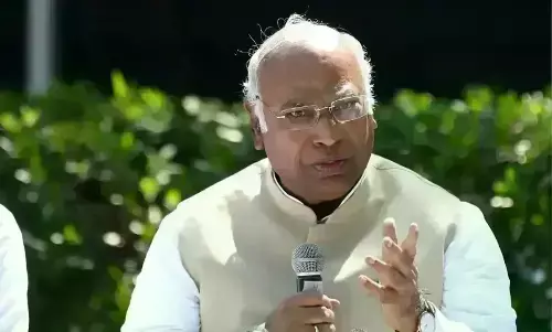 PM मोदी को लगता है आजादी 2014 में मिली है..., INDIA गठबंधन की मेगा रैली से मल्लिकार्जुन खरगे ने बीजेपी पर कसा तंज